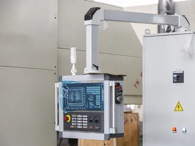 Mandriladora e fresadora CNC portal com pórtico móvel e mesa fixa