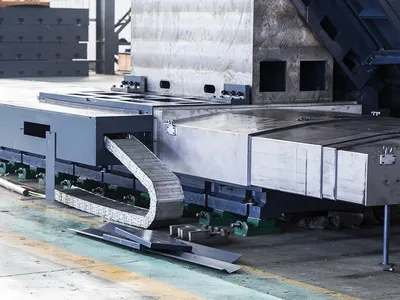 Mandriladora e fresadora CNC portal com pórtico móvel e mesa fixa