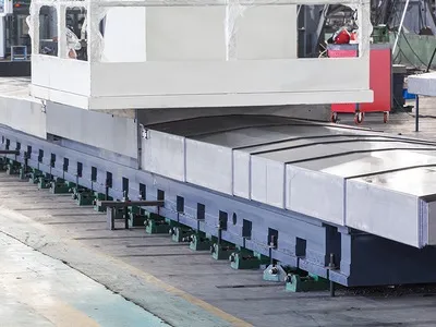 Mandriladora e fresadora CNC portal com pórtico móvel e mesa fixa
